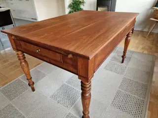Spisebord i teak/mahogni