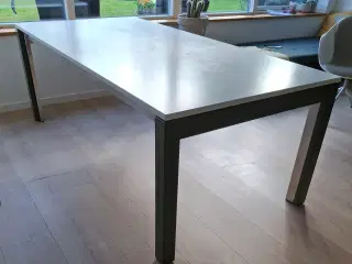Spisebord hvid laminat plade træ og stål ben