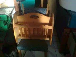 avis blad holder i fyr træ