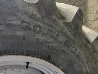 32"   800/65R32