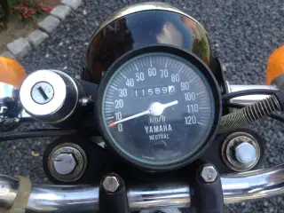 5 HK Yamaha motor. 