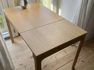 IKEA spisebord i egetræsfinér (Fra 2024)