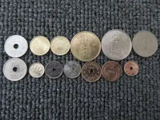 Mønter. Bla. 2stk. 1/2 Krone 