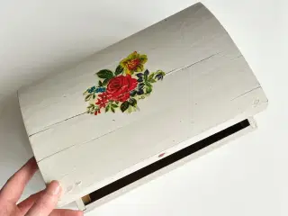 Gammel trææske, hvid m decoupage