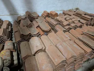 Vingetegl, tagsten, netop nedtaget, 1400 stk.