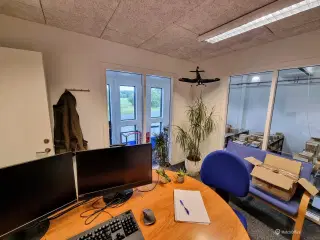 Stort erhvervslejemål med mange muligheder - i alt ca. 979 kvm