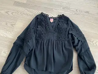 Gossia kaiaGo lace blouse