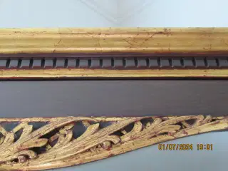 Antik hjørneskab.