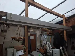 Elbetjent skydedørs skinne