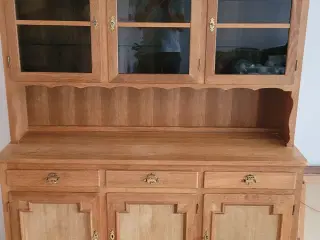 Reol/skab i syret eg