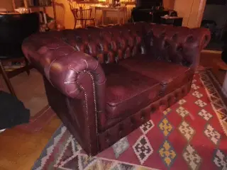 Chesterfield sofa to personers