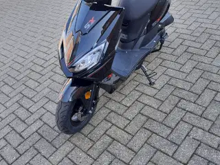 Scooter m/tilbehør 