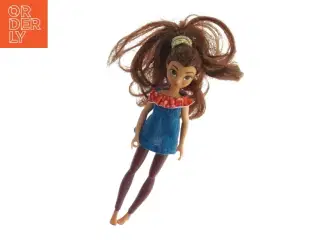 Dukke med tøj (str. 13 cm)