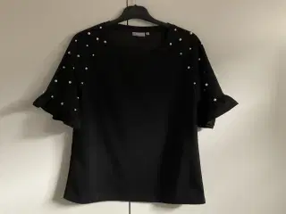 Franca bluse med perler og lille ærme, str. M.