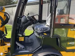 JCB 403 Plus Agri Med kabine og 30 km/t