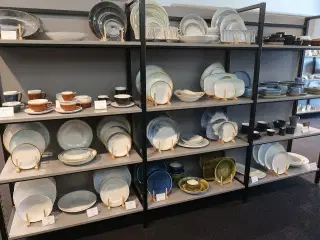 179 stk. tallerkener, kopper, skåle, kander m.m. CHURCHILL