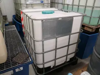 Spildekar uden indhold