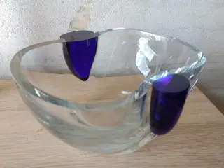 Skål i klar og blå glas 
