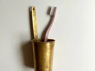 Væghængt bæger, metal