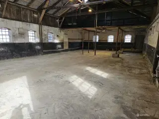 Koldhal på central beliggenhed