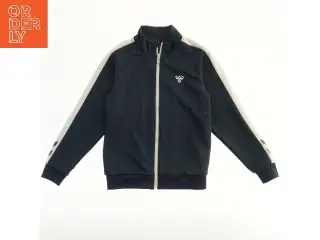 Jakke med lynlås og striber fra Hummel (str. 140)