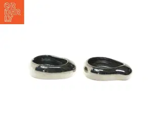 To runde rustfrie stål lysestager fra Menu (str. 12 cm)