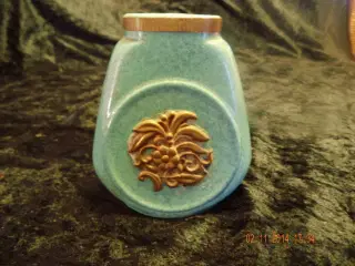 Grøn retro keramik vase med bronce