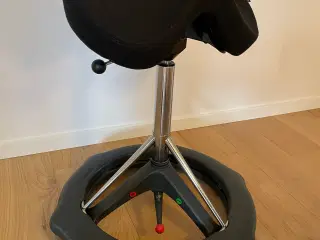 Backapp sadelstol med hjul