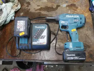 Akku blindnittepistol MAKITA DRV150 med 2 stk. batterier og lader