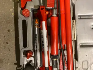 Hydraulisk multiværktøj