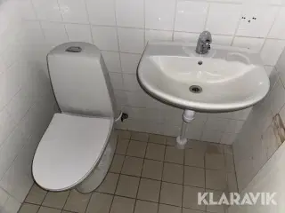 Lot med håndvaske og toiletter