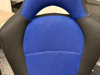 Kontorstol i sort og blå 