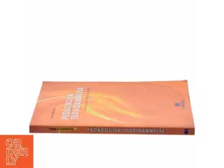 Pedagogisk teoridannelse : insidere, teoriformer og praksis af Tone Kvernbekk (Bog)