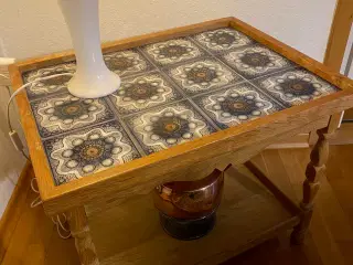 Kakkelbord i egetræ - blå kakler