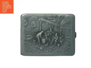 Antik metal dåse med motiv (str. 10x8 cm)