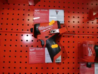 Akku slagskruemaskine MILWAUKEE M12 FID2-0