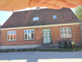 Idyllisk ejendom med potentiale i Besser, Samsø
