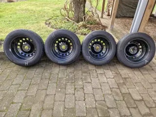 (5X110) 16" Stålfælge med dæk og hjulkapsler