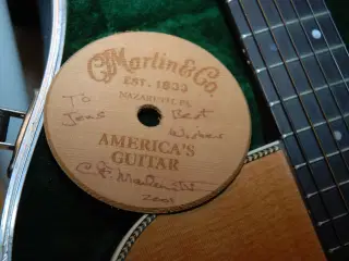 Guitar Martin hd 28