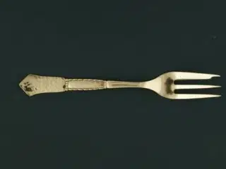 Louise Kagegaffel, 15 cm.