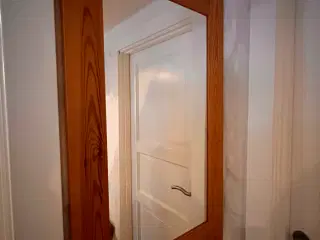 Smukt spejl i massivt træ – tidens hotteste trend!