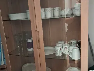 Lys Vitrineskab sælges