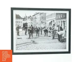Indrammet sort-hvid fotografi fra Nielsen (str. 30x40 cm)