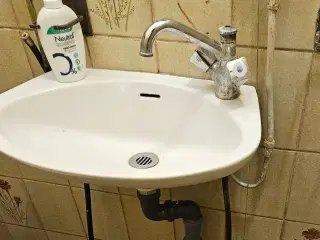 Sanitet toilet og håndvask