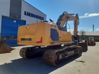 Liebherr R945
