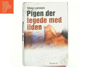 Pigen Der Legede Med Ilden af Stieg Larsson (Bog)