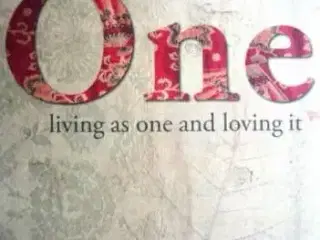 One: Living as one and loving it af Victoria Alexa