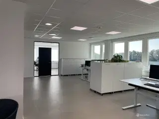 Kontorlejemål beliggende på 2. sal med mulighed for at leje fra ca. 600 m² - 1.631 m².