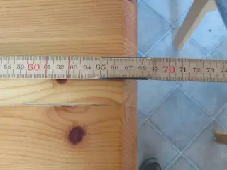 Køkkenspisebord + bænk + 2 stole