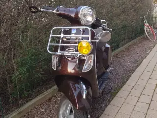 Vespa scooter LX 50CC 